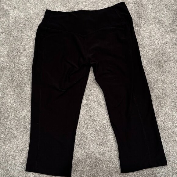 Women's Medium Nike Dri-Fit Capri Leggings, Black - Picture 4 of 4